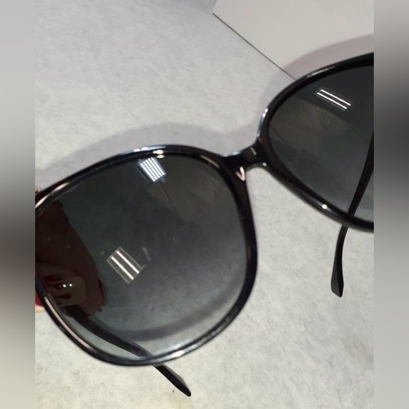 Fendi Black Oversized Sunglasses - Picture 5 of 9